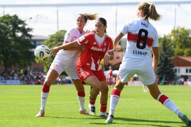 Stuttgart, Germany, August 24th, 2025: Fabienne Dongus (33 VfB Stuttgart), Elira Tarakaj (7 FC Bayern Munich II) and Maxi Rall (8 VfB Stuttgart) during the 2. Frauen-Bundesliga match between VfB Stuttgart and FC Bayern Munich II at PSV Stadion, Stuttgart, Germany. (Sven Beyrich SPP) Copyright: xSvenxBeyrich SPPx spp-en-SvBe-SvBe-20250824-ND5_2435