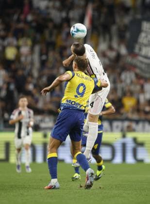CALCIO - Serie A - Juventus FC vs Parma Calcio Mateo Pellegrino of Parma Calcio 1913 and Federico Gatti of Juventus FC during the Italian Serie A 2025 26 season, football match between Juventus FC and Parma Calcio 1913 on 24 August 2025 at Allianz Stadium in Turin, Italy. Photo Nderim Kaceli Turin Italy  Copyright: xIPAxSport ABACAx