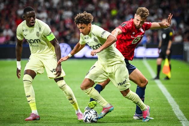 August 24, 2025, Villeneuve-D ascq, France, France: Denis ZAKARIA of Monaco, Eliesse BEN SEGHIR of Monaco and Thomas MEUNIER of Lille during the Ligue 1 match between Lille OSC (LOSC) and AS Monaco at Pierre Mauroy Stadium on August 24, 2025 in Villeneuve-d Ascq near Lille, France. Villeneuve-D ascq France - ZUMAm308 20250824_zsp_m308_012 Copyright: xMatthieuxMirvillex