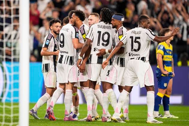 Juventus™s Dusan Vlahovic ccelebrates after scoring the 2-0 goal for his team during the Serie A soccer match between Juventus Fc and Parma at the Juventus Stadium in Turin, north west Italy - August 24, 2025. - Soccer  Copyright: xFabioxFerrari LaPressex