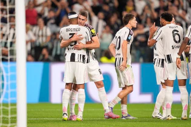 Juventus™s Dusan Vlahovic celebrates after scoring the 2-0 goal for his team during the Serie A soccer match between Juventus Fc and Parma at the Juventus Stadium in Turin, north west Italy - August 24, 2025. - Soccer  Copyright: xFabioxFerrari LaPressex