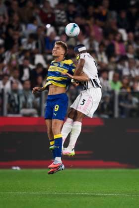 Juventus FC v Parma Calcio - Serie A Mateo Pellegrino of Parma Calcio competes for a header with Gleison Bremer of Juventus FC during the Serie A football match between Juventus FC and Parma Calcio. Turin Italy Copyright: xNicolòxCampox