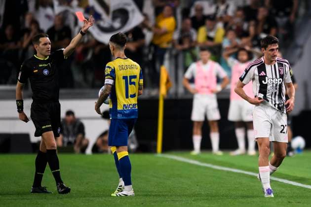Juventus FC v Parma Calcio - Serie A Referee Matteo Marcenaro shows a red card to Andrea Cambiaso of Juventus FC during the Serie A football match between Juventus FC and Parma Calcio. Turin Italy Copyright: xNicolòxCampox