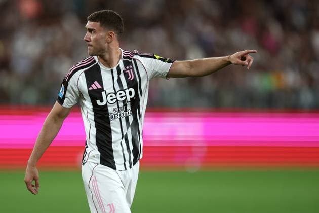 Juventus Fc - Parma Calcio Dusan Vlahovic of Juventus Fc gestures during the Serie A match beetween Juventus Fc and Parma Calcio at Allianz Stadium on August 24, 2025 in Turin, Italy . Torino Allianz Stadium Italy Copyright: xMarcoxCanonierox
