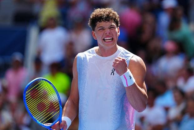 Ben Shelton celebrates winning his first round match 2025 US Open, Day One, USTA Billie Jean King National Tennis Center, New York, USA - 24 Aug 2025New York USTA Billie Jean King National T New York (NY) United States of America  Copyright: xJavierxGarcia Shutterstockx 15451863cu