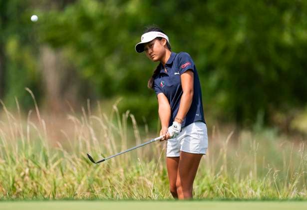 August 24, 2025, Mississauga, On, CANADA: CanadaöÄÃ s Aphrodite Deng chips onto the fourth green during the fourth round of the CPKC WomenöÄÃ s Open at the Mississauga Golf and Country Club in Mississauga, Ont., Sunday, Aug. 24, 2025. Aphrodite Deng  - ZUMAc35_ 20250824_zaf_c35_153 Copyright: xThomasxSkrljx