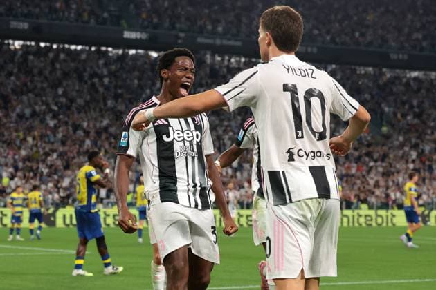 Turin, Italy, 24th August 2025. Jonathan David of Juventus celebrates with team mate Kenan Yildiz after scoring to give the side a 1-0 lead during the Juventus vs Parma Serie A match at Allianz Stadium, Turin. Picture credit should read: Jonathan Moscrop Sportimage EDITORIAL USE ONLY. No use with unauthorised audio, video, data, fixture lists, club league logos or live services. Online in-match use limited to 120 images, no video emulation. No use in betting, games or single club league player publications. SPI_053_JM_JUVE_PARMA SPI-4077-0053