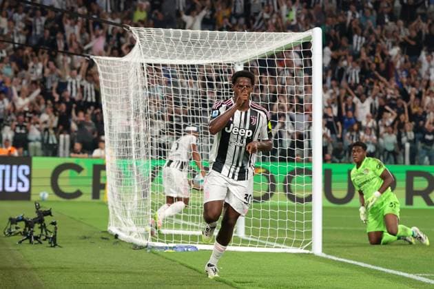 Turin, Italy, 24th August 2025. Jonathan David of Juventus celebrates after scoring to give the side a 1-0 lead during the Juventus vs Parma Serie A match at Allianz Stadium, Turin. Picture credit should read: Jonathan Moscrop Sportimage EDITORIAL USE ONLY. No use with unauthorised audio, video, data, fixture lists, club league logos or live services. Online in-match use limited to 120 images, no video emulation. No use in betting, games or single club league player publications. SPI_057_JM_JUVE_PARMA SPI-4077-0057