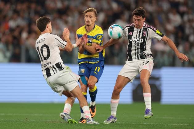 Turin, Italy, 24th August 2025. Pontus Almqvist of Parma Calcio clashes with Kenan Yildiz and Andrea Cambiaso of Juventus during the Juventus vs Parma Serie A match at Allianz Stadium, Turin. Picture credit should read: Jonathan Moscrop Sportimage EDITORIAL USE ONLY. No use with unauthorised audio, video, data, fixture lists, club league logos or live services. Online in-match use limited to 120 images, no video emulation. No use in betting, games or single club league player publications. SPI_068_JM_JUVE_PARMA SPI-4077-0068