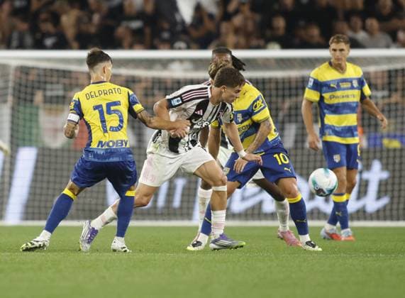 CALCIO - Serie A - Juventus FC vs Parma Calcio Enrico Delprato of Parma Calcio 1913, Kenan Yildiz of Juventus FC and Adrian Bernabe of Parma Calcio 1913 fighting for the ball during the Italian Serie A 2025 26 season, football match between Juventus FC and Parma Calcio 1913 on 24 August 2025 at Allianz Stadium in Turin, Italy. Photo Nderim Kaceli Turin Italy  Copyright: xIPAxSport ABACAx