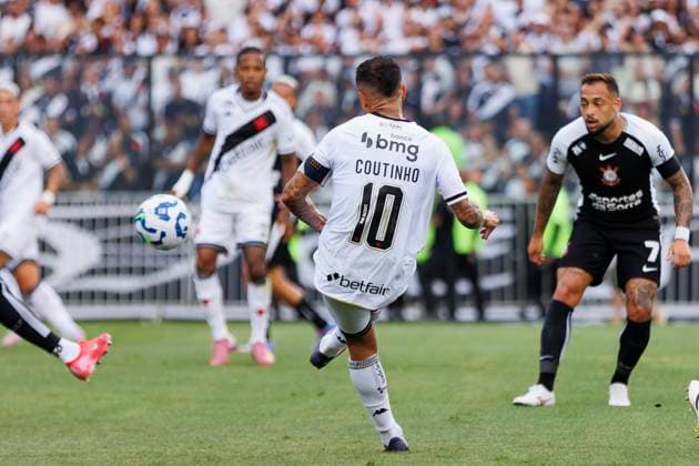 Rio de Janeiro, Brazil August 24 Philippe Coutinho of Vasco attempts a kick during the Brasileirao Betano 2025 match between Vasco and Corinthians at Estadio Sao Januario on August 24, 2025 in Rio de Janeiro, Brazil Photo by Wanderson Colino Eurasia Sport Images Rio de Janeiro Estadio Sao Januario Rio de Janeiro Brazil Copyright: x x2025xEurasiaxSportxImagesx jp-en-EuSpIm-PHD_WAN_Vasco_Cornthians_24Aug2025_BR023