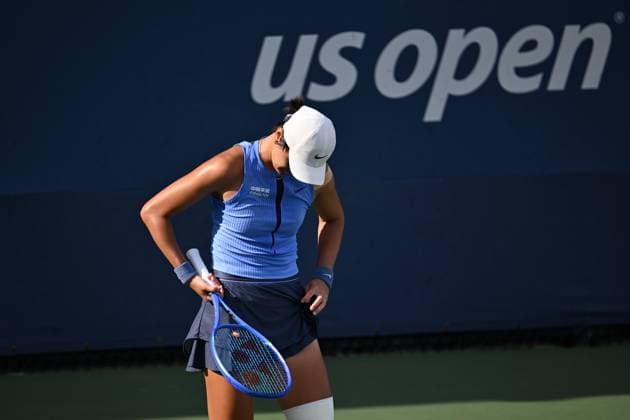 (250825) -- NEW YORK, Aug. 25, 2025 -- Wang Xiyu of China reacts during the women s singles first round match against Jelena Ostapenko of Latvia at the 2025 US Open tennis championships in New York, the United States, on Aug. 24, 2025. ) (SP)U.S.-NEW YORK-TENNIS-US OPEN-WOMEN S SINGLES LixRui 