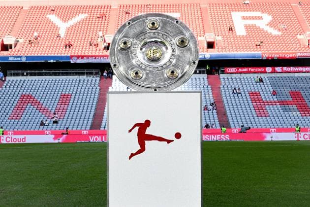 Soccer I Men I Season 2025 2026 I Bundesliga I 1 Matchday I FC Bayern Munich RB Leipzig I 22 08 2025 The championship trophy stands on the pitch before the start of the match Munich Allianz Arena Werner Heisenberg Allee 25 Bayern Germany Copyright: xLobeca InesxHähnelx