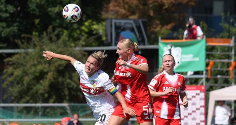 Stuttgart , Soccer 2 Bundesliga , VfB Stuttgart Women vs FC Bayern Munich Women II , from left Jana Beuschlein VfB Luzia Zähringen Bayern