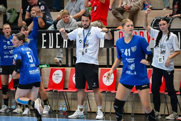 Erik Toepfer HC Leipzig, Coach SV Union Halle Neustadt vs HC Leipzig, Handball, DHB Cup, Women, 1 Round, Season 2025 2026, 24 08 2025, SV Union Halle Neustadt vs HC Leipzig, Handball, DHB Cup, Women, 1 Round, Season 2025 2026, 24 08 2025 Halle Saale Copyright: xEibner-Pressefoto RalphxKunzex EP_RKE