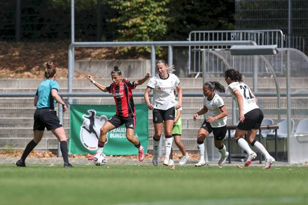 24 08 2025, xjcx, Women, Soccer, Season 2025 2026, 2 Women Bundesliga, 1 Matchday Eintracht Frankfurt II Borussia Moenchengladbach Valentina Limani 9, Eintracht Frankfurt II , Sophia Gerber 4, Borussia Mönchengladbach , Elize Celissen 16, Borussia Mönchengladbach , Kristina Bartsch 22, Borussia Mönchengladbach Frankfurt am Main Stadion am Brentanobad Hessen Germany