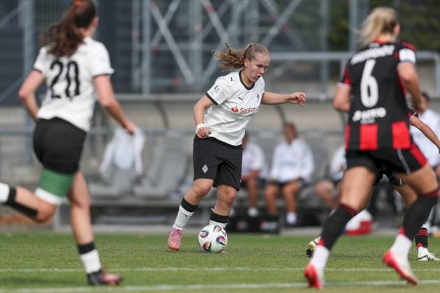 24 08 2025, xjcx, Women, Soccer, Season 2025 2026, 2 Women Bundesliga, 1 Matchday Eintracht Frankfurt II Borussia Moenchengladbach Mia Giesen 19, Borussia Mönchengladbach Frankfurt am Main Stadion am Brentanobad Hessen Germany