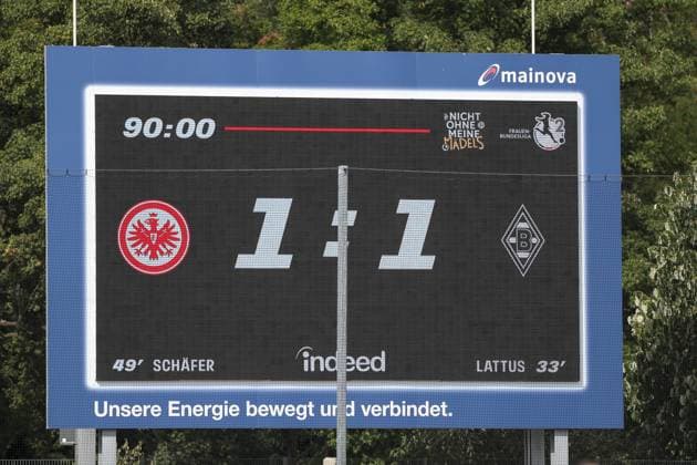 24 08 2025, xjcx, Women, Football, Season 2025 2026, 2 Women Bundesliga, 1 Matchday Eintracht Frankfurt II Borussia Moenchengladbach Info Board, Final Score Frankfurt am Main Stadion am Brentanobad Hessen Germany