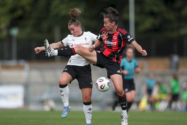 24 08 2025, xjcx, Women, Soccer, Season 2025 2026, 2 Women Bundesliga, 1 Matchday Eintracht Frankfurt II Borussia Moenchengladbach Britt Maria Johanna Van Rijswijck 8, Borussia Mönchengladbach and Esther Juretzka 34, Eintracht Frankfurt II Frankfurt am Main Stadion am Brentanobad Hessen Germany