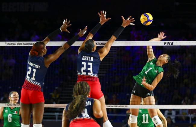 (250825) -- CHIANG MAI, Aug. 25, 2025 -- Uxue Amaya Guereca Parra (top R) of Mexico competes during the Preliminary Phase Pool F match between the Dominican Republic and Mexico at the Volleyball Women s World Championship, WM, Weltmeisterschaft in Chiang Mai, Thailand, Aug. 25, 2025. ) (SP)THAILAND-CHIANG MAI-VOLLEYBALL-WOMEN S WORLD CHAMPIONSHIP-THE DOMINICAN REPUBLIC VS MEXICO SunxWeitong 