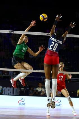 (250825) -- CHIANG MAI, Aug. 25, 2025 -- Sofia Maldonado Diaz (L) of Mexico competes during the Preliminary Phase Pool F match between the Dominican Republic and Mexico at the Volleyball Women s World Championship, WM, Weltmeisterschaft in Chiang Mai, Thailand, Aug. 25, 2025. ) (SP)THAILAND-CHIANG MAI-VOLLEYBALL-WOMEN S WORLD CHAMPIONSHIP-THE DOMINICAN REPUBLIC VS MEXICO SunxWeitong 