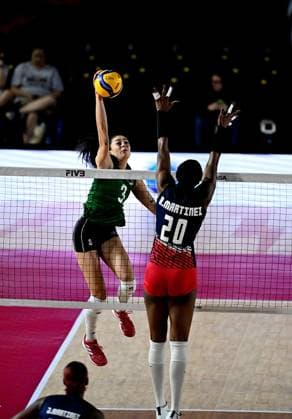 (250825) -- CHIANG MAI, Aug. 25, 2025 -- Sofia Maldonado Diaz (L) of Mexico spikes the ball during the Preliminary Phase Pool F match between the Dominican Republic and Mexico at the Volleyball Women s World Championship, WM, Weltmeisterschaft in Chiang Mai, Thailand, Aug. 25, 2025. ) (SP)THAILAND-CHIANG MAI-VOLLEYBALL-WOMEN S WORLD CHAMPIONSHIP-THE DOMINICAN REPUBLIC VS MEXICO HouxZhaokang 