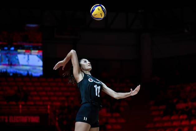 Turkiye v Bulgaria - FIVB Women s Volleyball World Championship, WM, Weltmeisterschaft NAKHON RATCHASIMA, THAILAND - AUGUST 25: Derya Cebecioglu (11) of Turkiye in action during the FIVB Women s Volleyball World Championship match between Turkiye and Bulgaria at Korat Chatchai Hall in Nakhon Ratchasima, Thailand on August 25, 2025. Mustafa Hatipoglu Anadolu Nakhon Ratchasima Thailand. Editorial use only. Please get in touch for any other usage.  Copyright: x2025xAnadoluxMustafaxHatipoglux