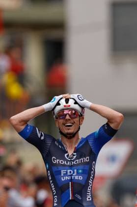 French rider David Gaudu of team Groupama-FDJ celebrates his victory following the third stage of 80th Vuelta a Espana cycling tour in Ceres, Italy, 25 August 2025. The stage covered 134 km between San Maurizio Canavese and Ceres. Third stage of Vuelta a Espana tour !ACHTUNG: NUR REDAKTIONELLE NUTZUNG!  Copyright: xJavierxLizonx GRAF2648 20250825-55017735173_1