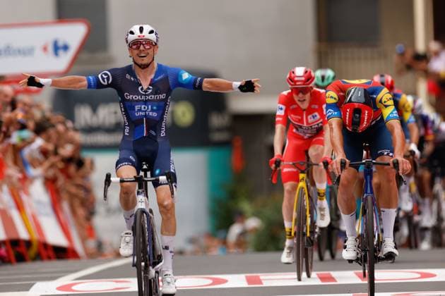 French rider David Gaudu of team Groupama-FDJ celebrates his victory following the third stage of 80th Vuelta a Espana cycling tour in Ceres, Italy, 25 August 2025. The stage covered 134 km between San Maurizio Canavese and Ceres. Third stage of Vuelta a Espana tour !ACHTUNG: NUR REDAKTIONELLE NUTZUNG!  Copyright: xJavierxLizonx GRAF2644 20250825-55017735174_1
