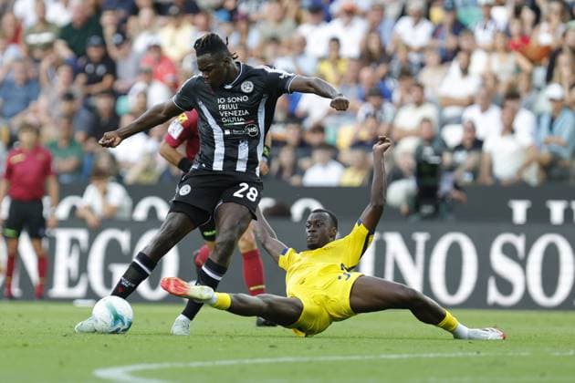 Udinese s Oumar Solet in action against Hellas Verona s CHEIKH NIASSE during the Italian Serie A Enilive soccer championship football match between Udinese and Hellas Verona at Bluenergy Stadium on August 25th, 2025, Udine, Italy  Copyright: xMattiaxRadoni IPAxSportx xipa-agency.netx xx IPA_63219813 IPA_Agency_IPA63219813