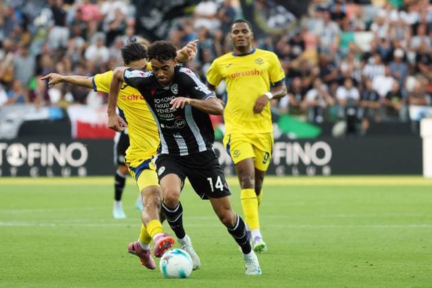 Udinese s Arthur Atta fights for the ball with Hellas Verona s Suat Serdar during the Serie A soccer match between Udinese and Hellas Verona at the Bluenergy Stadium in Udine, north east Italy - Monday, August 25,2026 - soccer  Copyright: xAndreaxBressanutti LaPressex