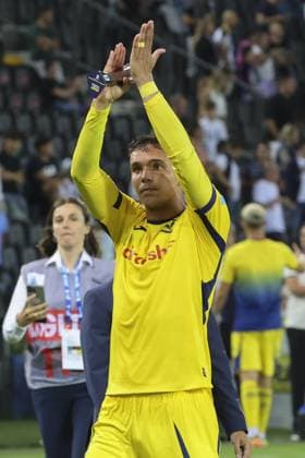 Giovane Santana do Nascimiento Giovane of Hellas Verona FC applaud the fans following the final whistle during Udinese Calcio FC vs Hellas Verona FC, 1Â° Serie A Enilive 2025-26 game at Bluenergy stadium in Udine (UD), Italy, on August 25, 2025.  Copyright: xDavidexCasentini IPAxSportx xipa-agency.netx xx IPA_63226503 IPA_Agency_IPA63226503