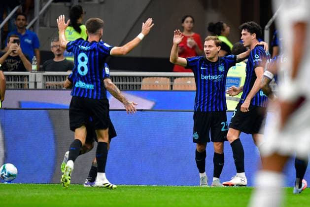 The Inter players celebrate the goal during Inter - FC Internazionale vs Torino FC, Italian soccer Serie A match in Milan, Italy, August 25 2025  Copyright: xTommasoxFimiano IPAxSportx xipa-agency.netx xx IPA_63227127 IPA_Agency_IPA63227127
