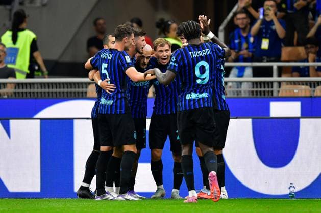 The Inter players celebrate the goal during Inter - FC Internazionale vs Torino FC, Italian soccer Serie A match in Milan, Italy, August 25 2025  Copyright: xTommasoxFimiano IPAxSportx xipa-agency.netx xx IPA_63227161 IPA_Agency_IPA63227161