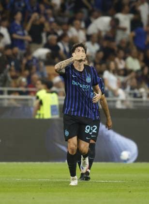 Alessandro Bastoniof FC Inter celebrating after a goal during the Italian Serie A 2025 26 season, football match between FC Inter and Torino FC on 25 August 2025 at San Siro Stadium in Milan, Italy. Photo Nderim Kaceli  Copyright: xNderimxKaceli IPAxSportx xipa-agency.netx xx IPA_63227838 IPA_Agency_IPA63227838