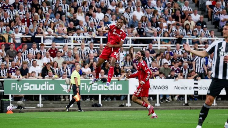 Newcastle United v Liverpool Premier League 25 08 2025. GOAL 0-1 Liverpool midfielder Ryan Gravenberch (38) scores a goal and celebrates to make the score 0-1 during the Premier League match between Newcastle United and Liverpool at St. James s Park, Newcastle, England on 25 August 2025. Editorial use only DataCo restrictions apply See www.football-dataco.com , Copyright: xSimonxDaviesx PSI-22671-0077