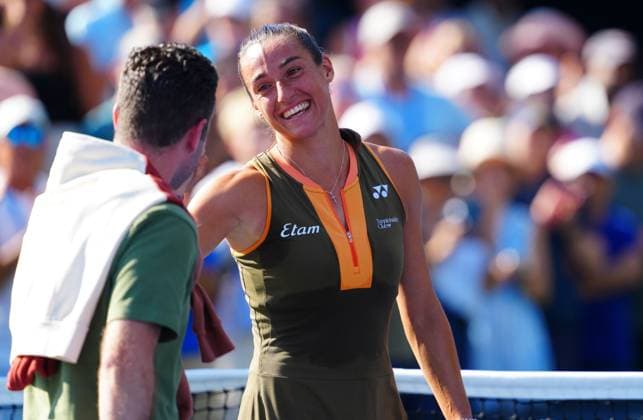 An emotional Caroline Garcia after she officially retired from professional tennis following her first round defeat to Kamilla Rakhimova 2025 US Open, Day Two, USTA Billie Jean King National Tennis Center, New York, USA - 25 Aug 2025New York USTA Billie Jean King National T New York (NY) United States of America  Copyright: xJavierxGarcia Shutterstockx 15451864cc