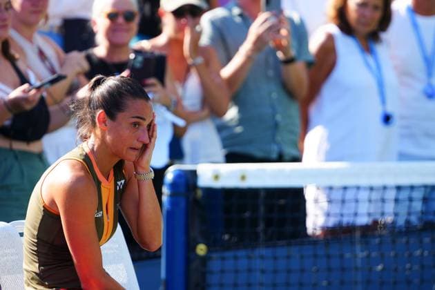 An emotional Caroline Garcia after she officially retired from professional tennis following her first round defeat to Kamilla Rakhimova 2025 US Open, Day Two, USTA Billie Jean King National Tennis Center, New York, USA - 25 Aug 2025New York USTA Billie Jean King National T New York (NY) United States of America  Copyright: xJavierxGarcia Shutterstockx 15451864cd