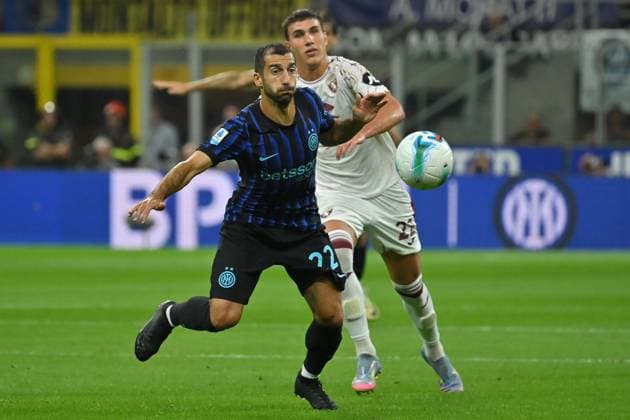 Henrikh Mkhitaryan of Inter,Cesare Casadei of Torino during the serie A match between FC Inter v Torino FC at San Siro stadium Mattia Vian during Inter - FC Internazionale vs Torino FC, Italian soccer Serie A match in Milan, Italy, August 25 2025  Copyright: xMattiaxVian IPAxSportx xipa-agency.netx xx IPA_63247261 IPA_Agency_IPA63247261