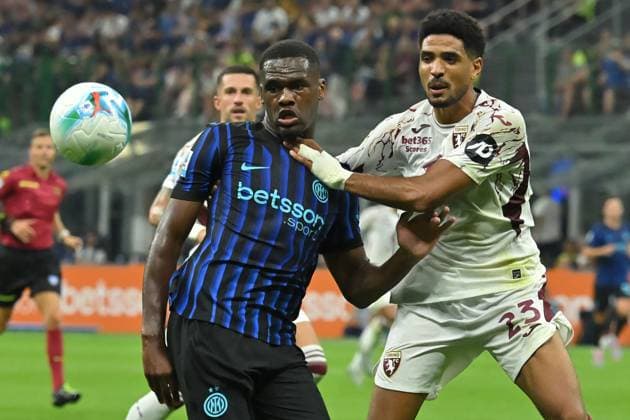 Ange Yoan Bonny of Inter,Saul Coco of Torino during the serie A match between FC Inter v Torino FC at San Siro stadium Mattia Vian during Inter - FC Internazionale vs Torino FC, Italian soccer Serie A match in Milan, Italy, August 25 2025  Copyright: xMattiaxVian IPAxSportx xipa-agency.netx xx IPA_63247468 IPA_Agency_IPA63247468