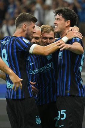 CALCIO - Serie A - Inter - FC Internazionale vs Torino FC Alessandro Bastoni of Inter celebrates scoring his goal during the serie A match between FC Inter v Torino FC at San Siro stadium Mattia Vian during Inter - FC Internazionale vs Torino FC, Italian soccer Serie A match in Milan, Italy, August 25 2025 Milan Italy  Copyright: xIPAxSport ABACAx