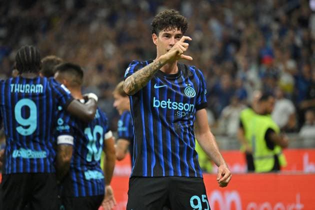 CALCIO - Serie A - Inter - FC Internazionale vs Torino FC Alessandro Bastoni of Inter celebrates scoring his goal during the serie A match between FC Inter v Torino FC at San Siro stadium Mattia Vian during Inter - FC Internazionale vs Torino FC, Italian soccer Serie A match in Milan, Italy, August 25 2025 Milan Italy  Copyright: xIPAxSport ABACAx