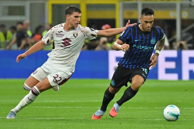 CALCIO - Serie A - Inter - FC Internazionale vs Torino FC Cesare Casadei of Torino,Lautaro Martinez of Inter during the serie A match between FC Inter v Torino FC at San Siro stadium Mattia Vian during Inter - FC Internazionale vs Torino FC, Italian soccer Serie A match in Milan, Italy, August 25 2025 Milan Italy  Copyright: xIPAxSport ABACAx