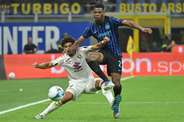 CALCIO - Serie A - Inter - FC Internazionale vs Torino FC Valentino Lazaro of Torino,Denzel Dumfries of Inter during the serie A match between FC Inter v Torino FC at San Siro stadium Mattia Vian during Inter - FC Internazionale vs Torino FC, Italian soccer Serie A match in Milan, Italy, August 25 2025 Milan Italy  Copyright: xIPAxSport ABACAx