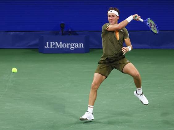 2025 US Open Tennis Championships, Billy Jean-King Tennis Centre, Flushing Meadows, New York, USA, 26 08 2025 Casper Ruud (NOR) in action during his first round match against Sebastian Ofner (NZ) in the 2025 US Open at Flushing Meadows New York Billy Jean King Tennis Centre, Flushing Meadows New York USA Copyright: xMarkxGreenwoodx