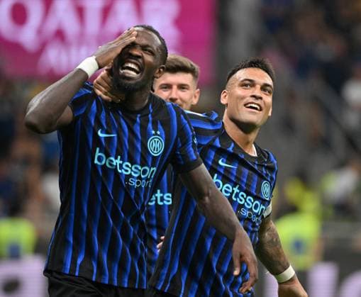 (250826) -- MILAN, Aug. 26, 2025 -- Inter Milan s Marcus Thuram (L) celebrates his second goal with his teammate Lautaro Martinez during a Serie A football match between Inter Milan and Torino in Milan, Italy, Aug. 25, 2025. (Photo by Xinhua) (SP)ITALY-MILAN-FOOTBALL-SERIE A-INTER MILAN VS TORINO AlbertoxLingria 
