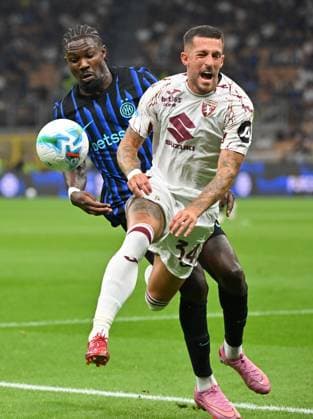 (250826) -- MILAN, Aug. 26, 2025 -- Torino s Cristiano Biraghi (R) vies with Inter Milan s Marcus Thuram during a Serie A football match between Inter Milan and Torino in Milan, Italy, Aug. 25, 2025. (Photo by Xinhua) (SP)ITALY-MILAN-FOOTBALL-SERIE A-INTER MILAN VS TORINO AlbertoxLingria 