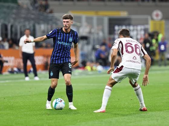FC Internazionale v Torino FC - Serie A Petar Sucic participates in the Serie A 2025-2026 match between Inter and Torino in Milano, Italy, on August 25, 2025 Milano ITA Italy  Copyright: xLorisxRosellix originalFilename:roselli-intervto250825_np4eG.jpg