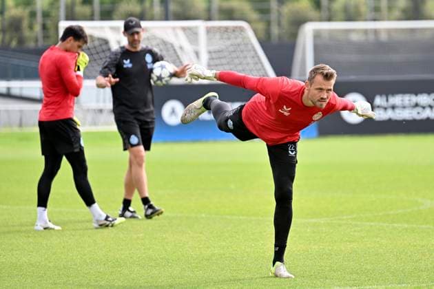 Club Brugge v Rangers FC - UEFA Champions League Media Activities 26 08 2025 BRUGGE, BELGIUM - AUGUST 26 : Mignolet Simon goalkeeper of Club Brugge pictured during a training session ahead of the UEFA Champions League 2025 26 play-off round second leg between Club Brugge and Rangers FC on August 26, 2025 in Brugge, Belgium, 26 08 2025 Brugge Belgium  Copyright: xPeterxDexVoechtx