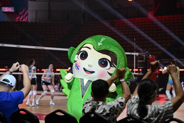 Argentina v Slovenia - FIVB Women s Volleyball World Championship, WM, Weltmeisterschaft NAKHON RATCHASIMA, THAILAND - AUGUST 26: The tournament mascot perform a show during halftime of the FIVB Women s Volleyball World Championship match between Argentina and Slovenia at Korat Chatchai Hall in Nakhon Ratchasima, Thailand, on August 26, 2025. Mustafa Hatipoglu Anadolu Nakhon Ratchasima Thailand. Editorial use only. Please get in touch for any other usage.  Copyright: x2025xAnadoluxMustafaxHatipoglux